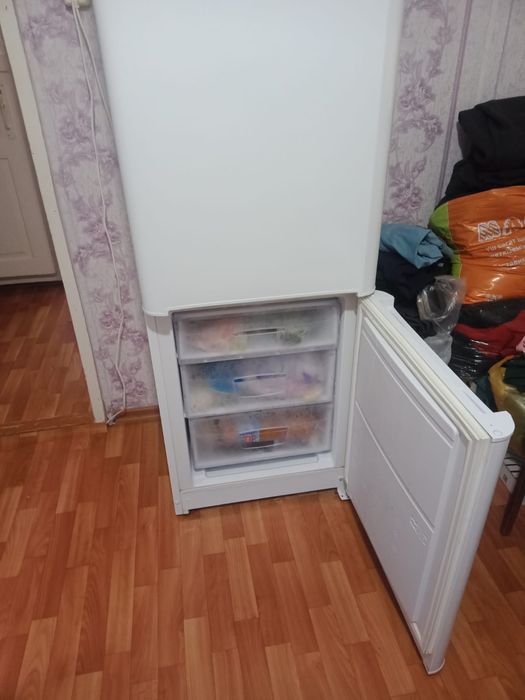 Продам холодильник