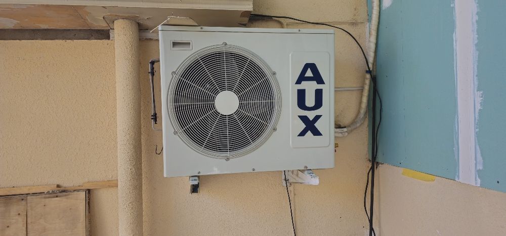 AUX kanditsioner sotiladi 18 xolati zoʻr ishlashi zoʻr  on/off