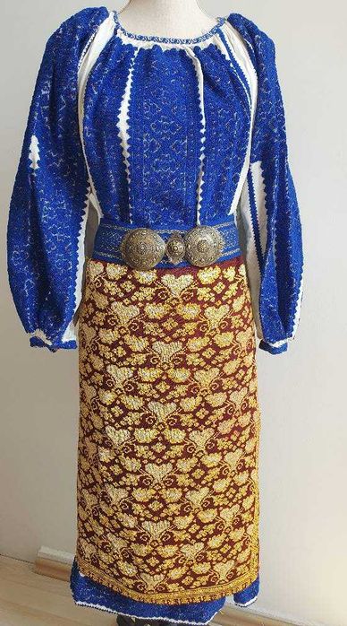 REDUCERE 15%! Costum popular (ie/camasa cu poale, fota/catrinta/zadie)