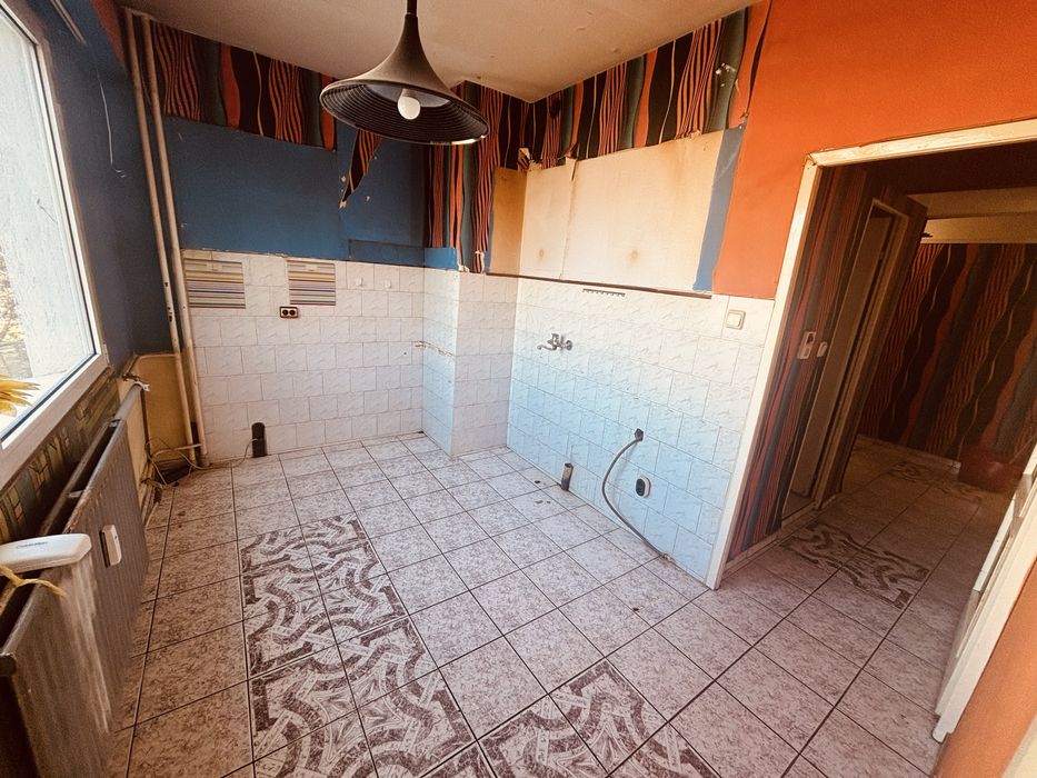 Продавам двустаен Апартамент в кв.Дианабад