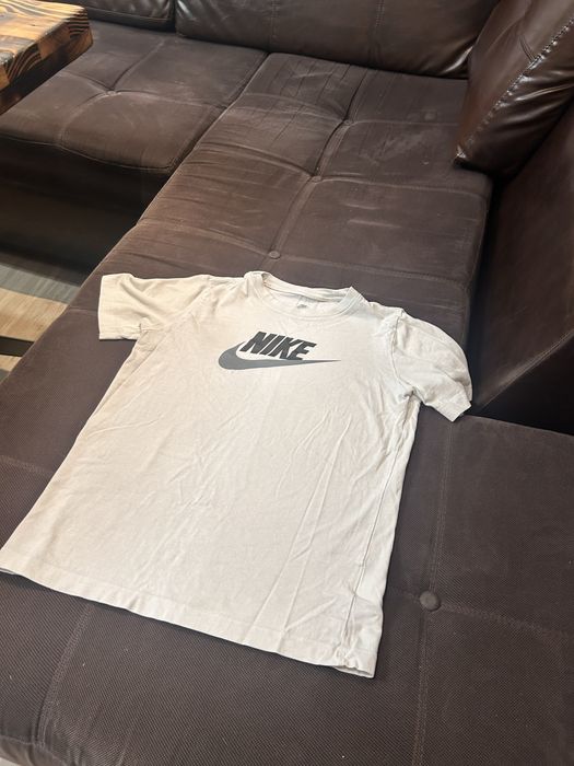 Продавам тениска на Nike