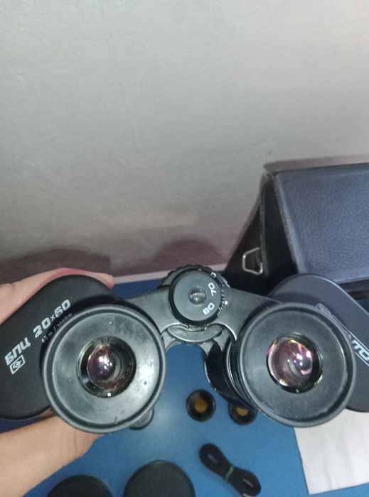 Vand Binoclu Tento 20x60 in stare impecabila.