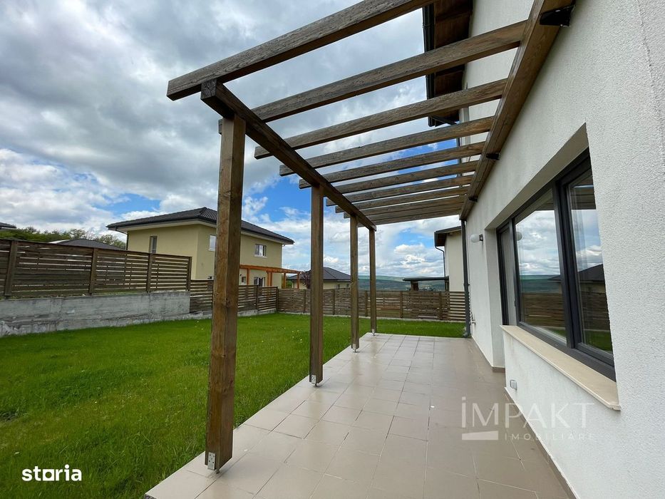 Casă / Vilă cu 4 camere de închiriat - Dezmir