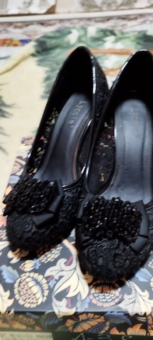 Tufli sotiladi rossayam chiroyli