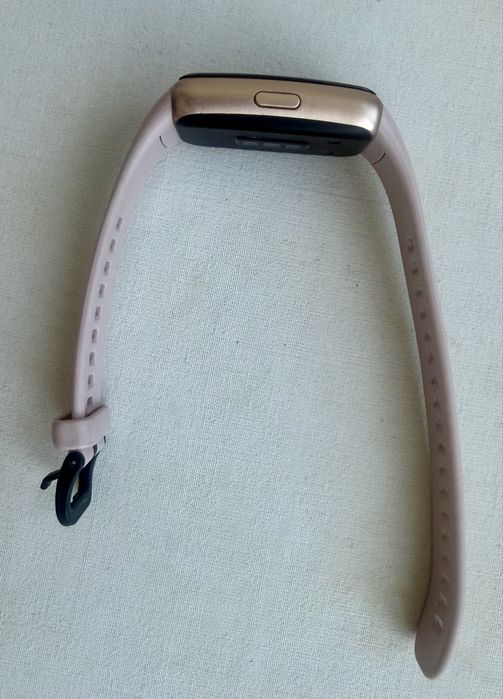 Продам смарт фитнес часы Huawei Band 6