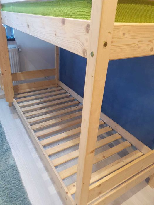 Pat supraetajat, stare aproape impecabila.