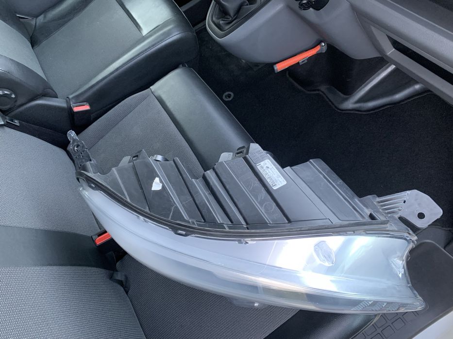 Far dreapta peugeot expert. 2020