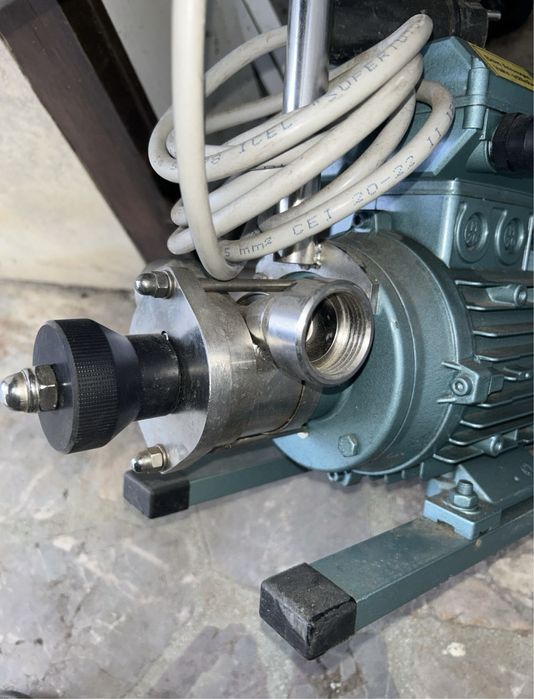 Професионална електрическа помпа – чисто нова, немска