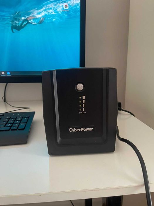 UPS CyberPower Model UT1500EI