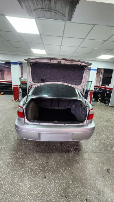Opel omega srochno sotiladi