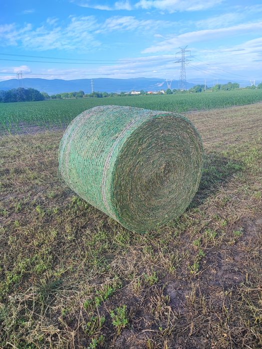 Продавам Люцерна и Сено