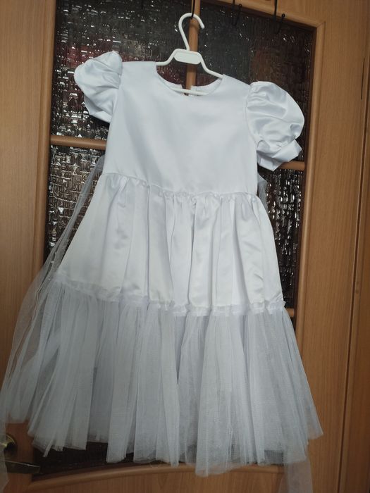 Продам платье для девочки