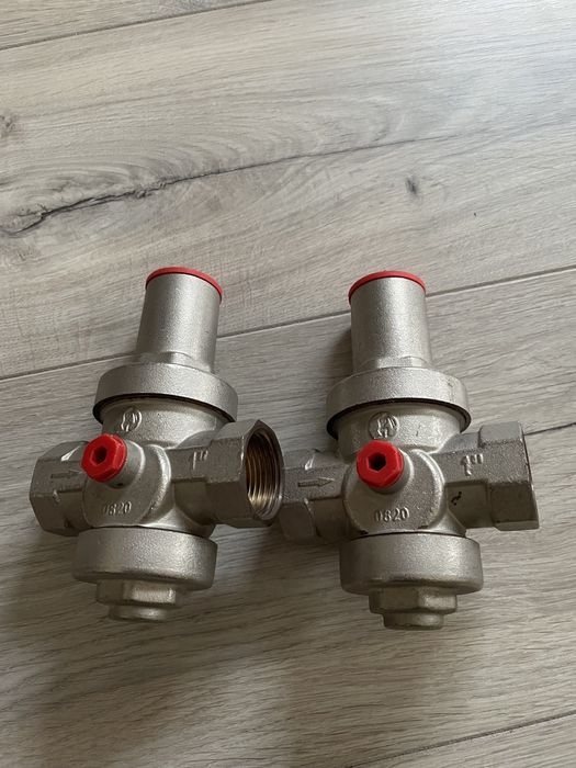 Редуктор/регулятор давления воды