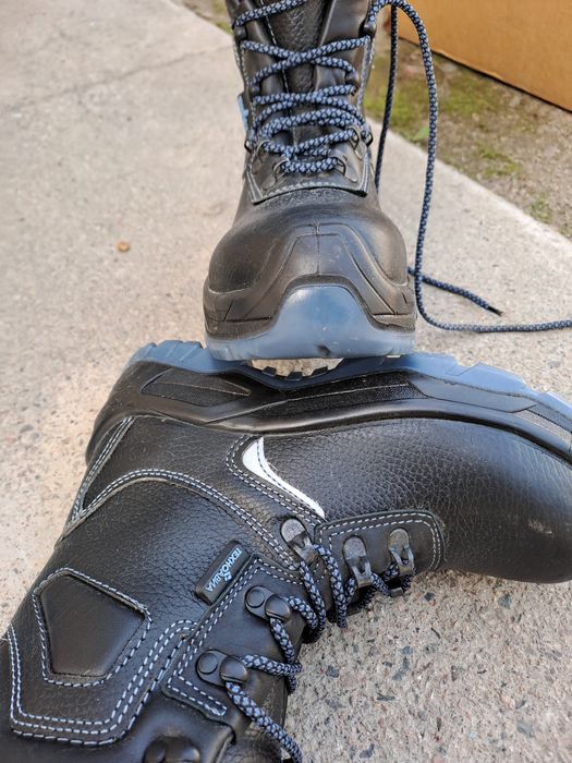 Продам спецобувь зимняя  мужская.