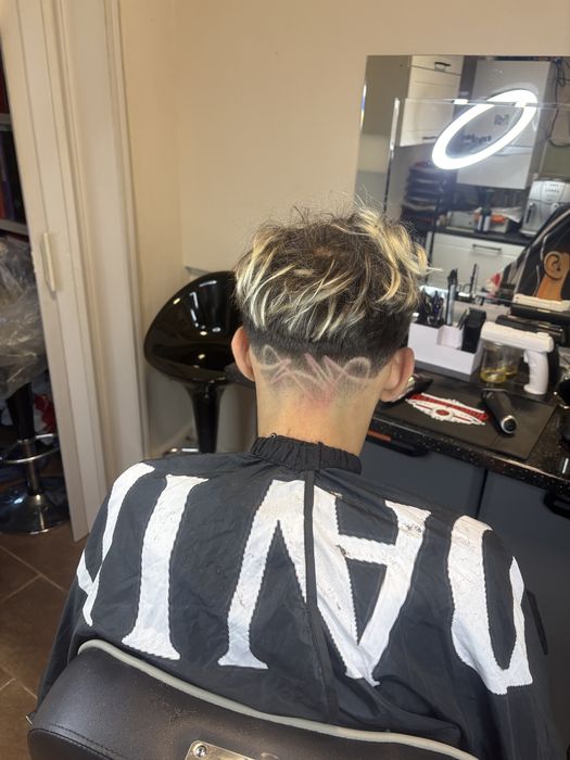 Ofer servicii de frizerie