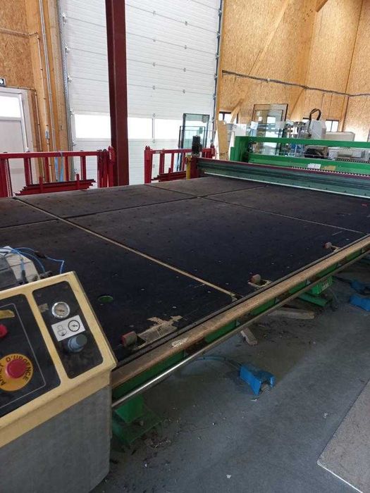 Masa automata de taiat sticla Bottero