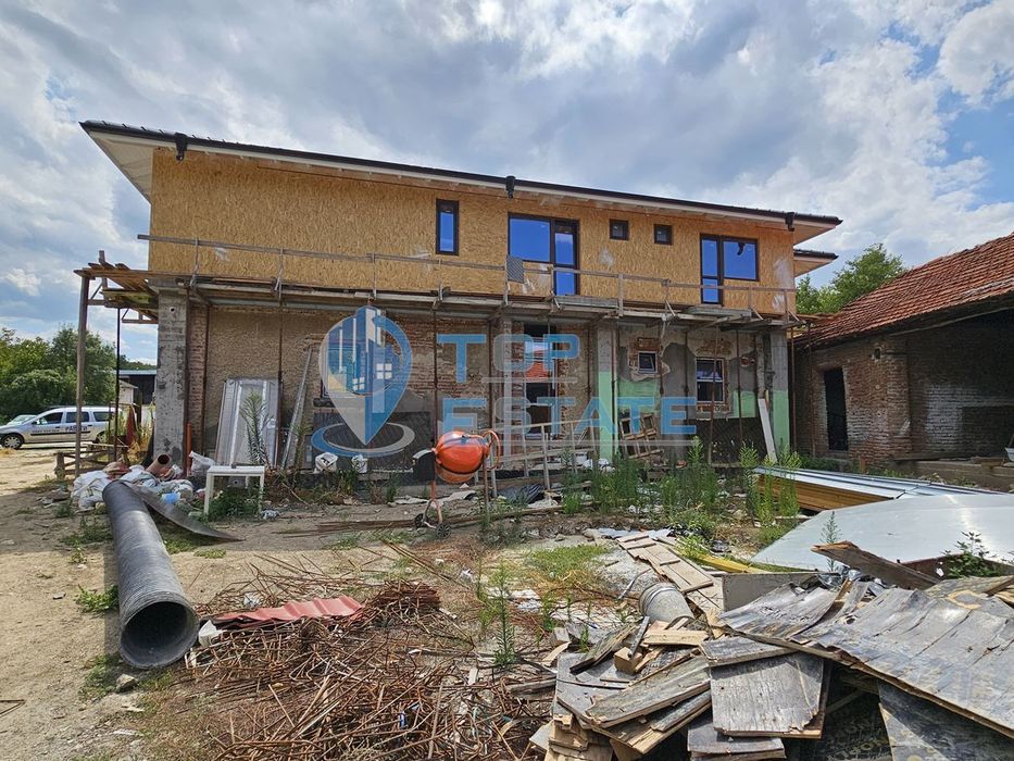 Продава се Къща в с. Хотница, Област Велико Търново - 500 кв.м за 370 €/кв.м - Снимка #1