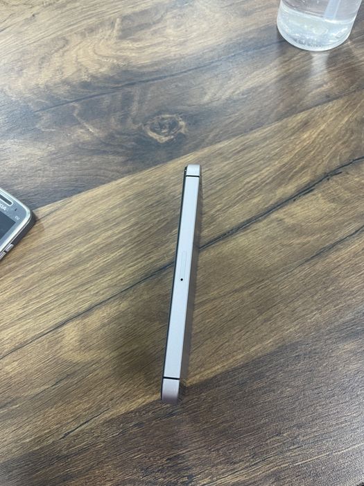 Iphone 5 se impecabil