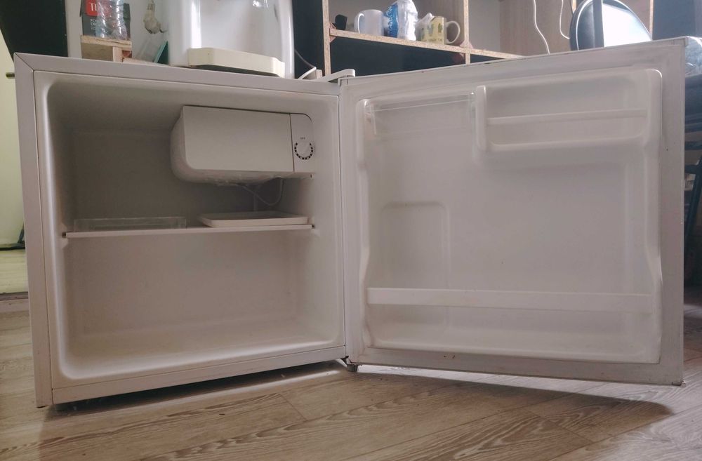 Маленький холодильник