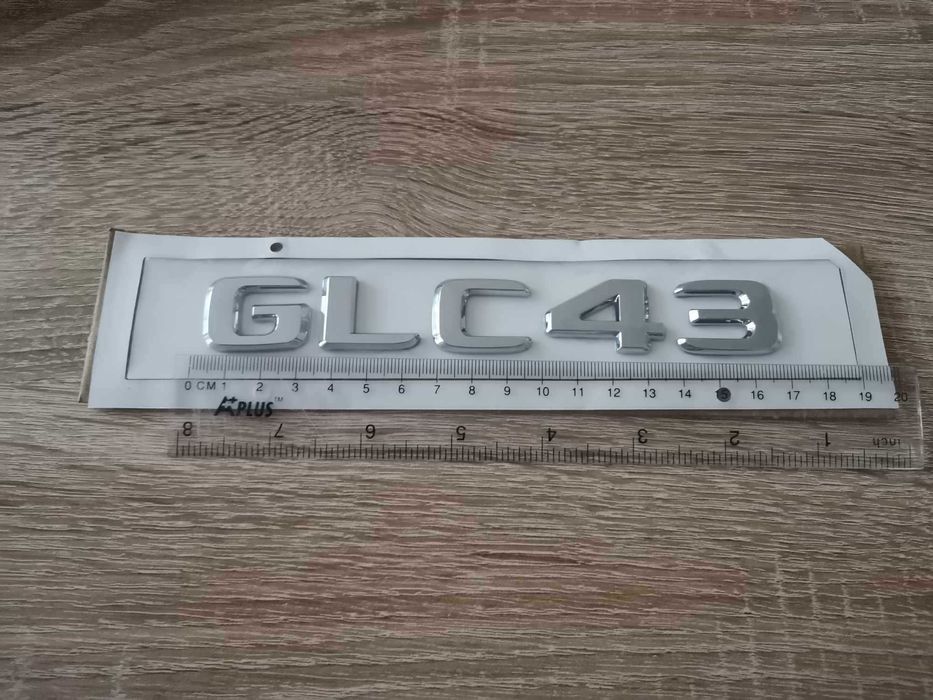 сребрист надпис Mercedes Benz GLC 43