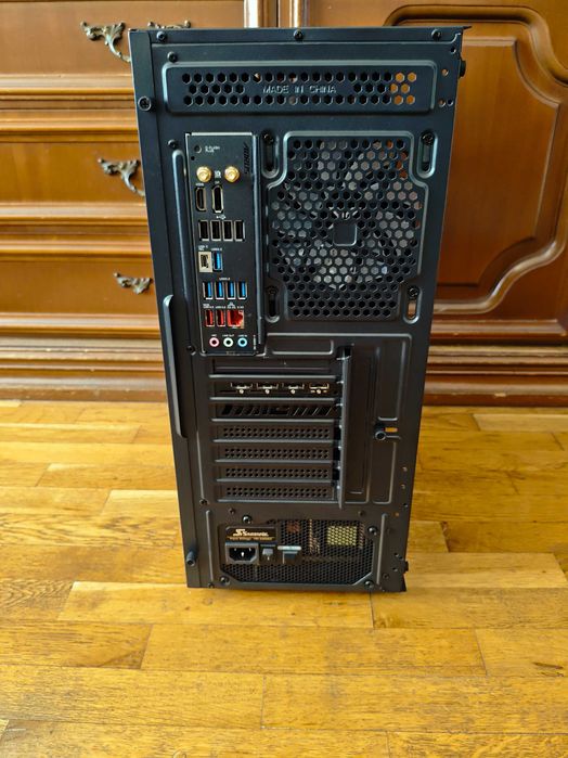 Gaming PC с Ryzen 7 7700X/ 32GB DDR5/ RX 6800 XT 16GB/ 512GB/ 850W