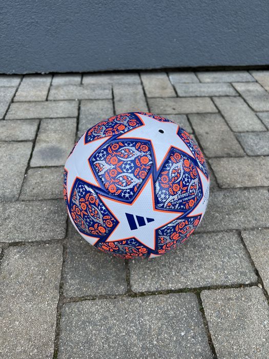 Minge de fotbal Adidas UCL League Istanbul,modelul oficial din 23