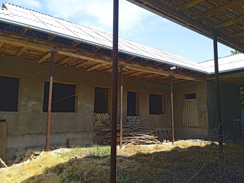 Uy sotiladi 15 sotix