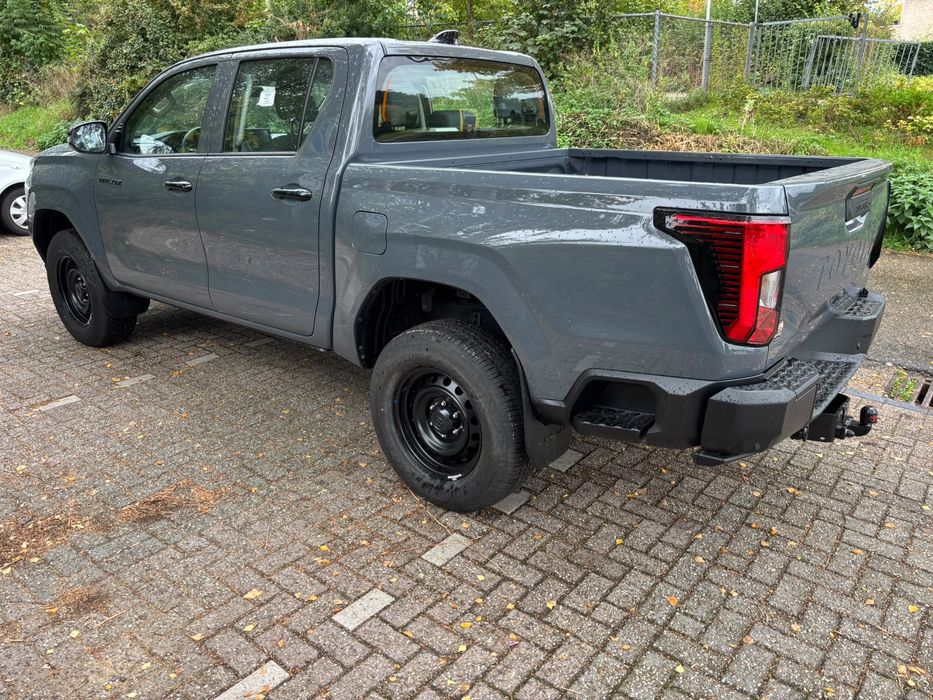 TOYOTA Hilux 2025 — imagine 4