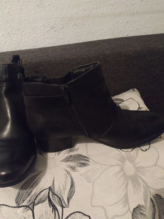 Ghete dama in stare foarte buna