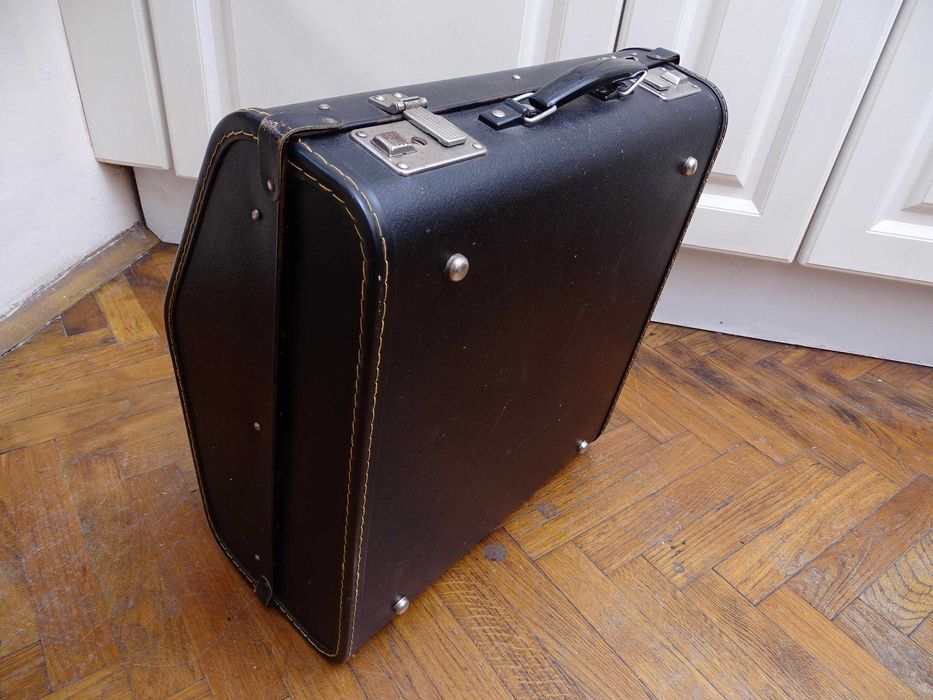 Много запазен куфар