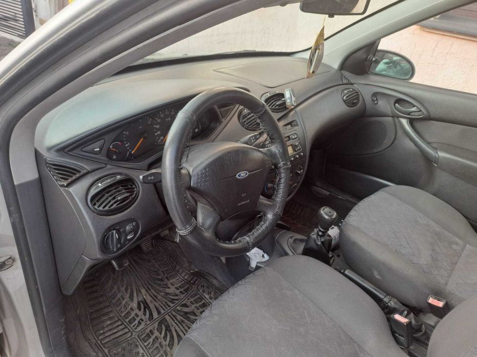 Vand sau dezmembrez ford focus 2001 diesel