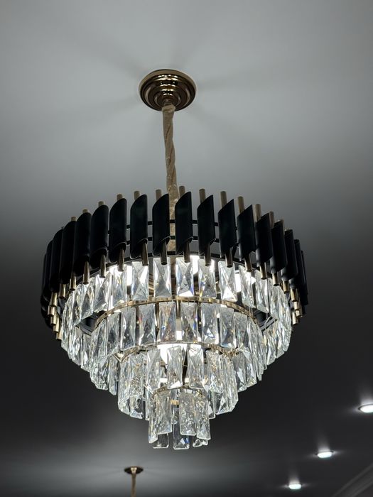 Продам люстры, бра!