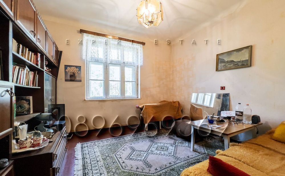 Пет отделни стаи-Гръцка махала-Тухла