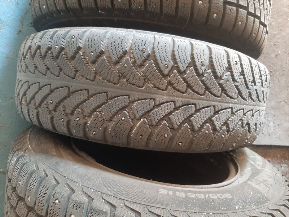 Продам комплект зимней резины с дисками