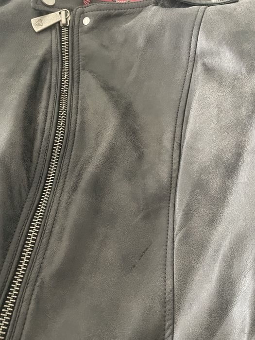 Дамско кожено яке Guess