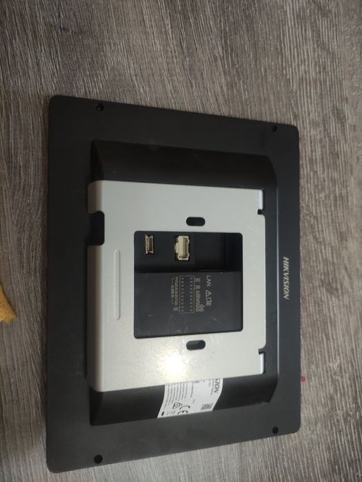 IP-видеодомофон с Wi-Fi DS-KH8350-хWTE1