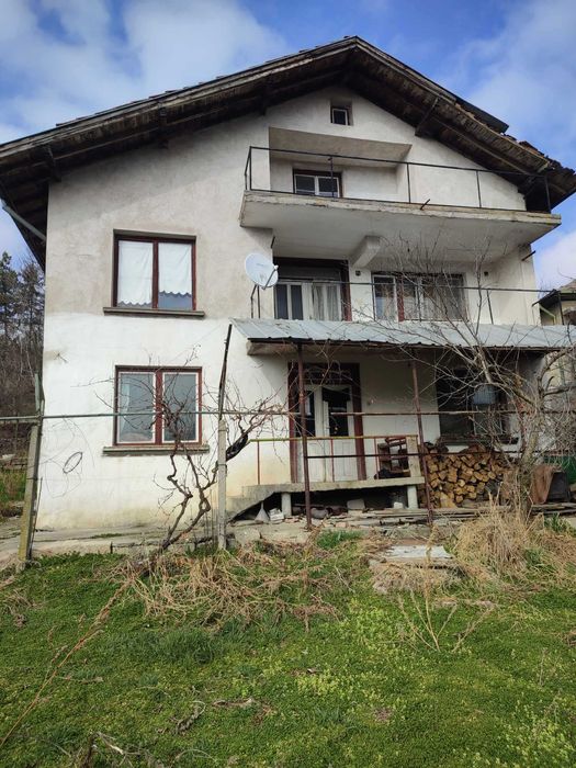 Просторна къща в село Делейна