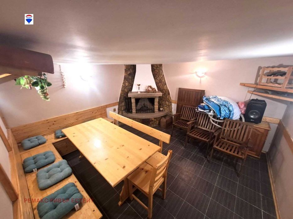 Вила на три етажа за продажба 10 километър