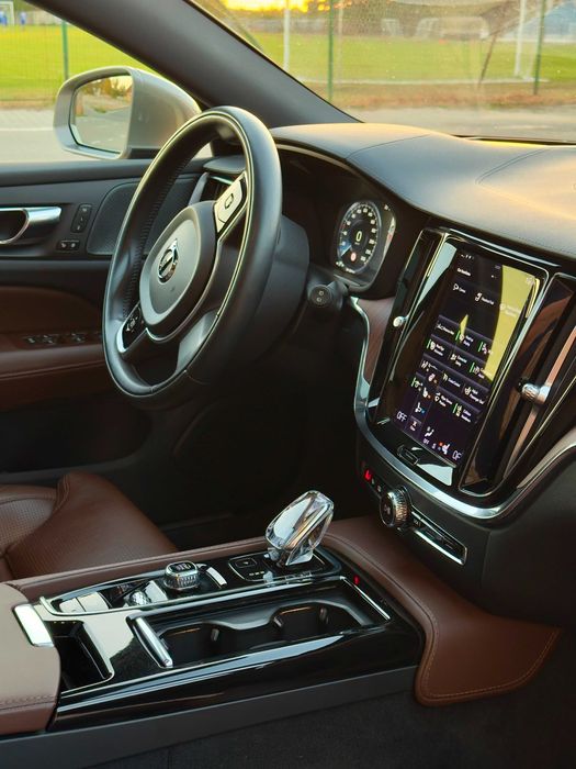Volvo V60 2.0 T6 AWD Plug-In Hybrid 253 CP