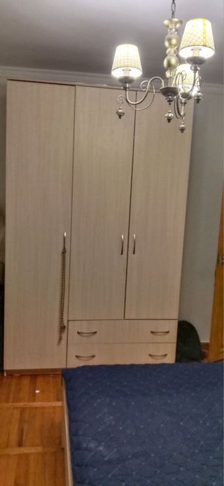 Продается кровать с тумбочками и шкаф