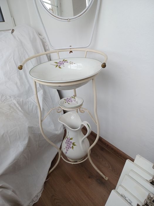 Lavoar si scaun balansoar  in stare impecabila