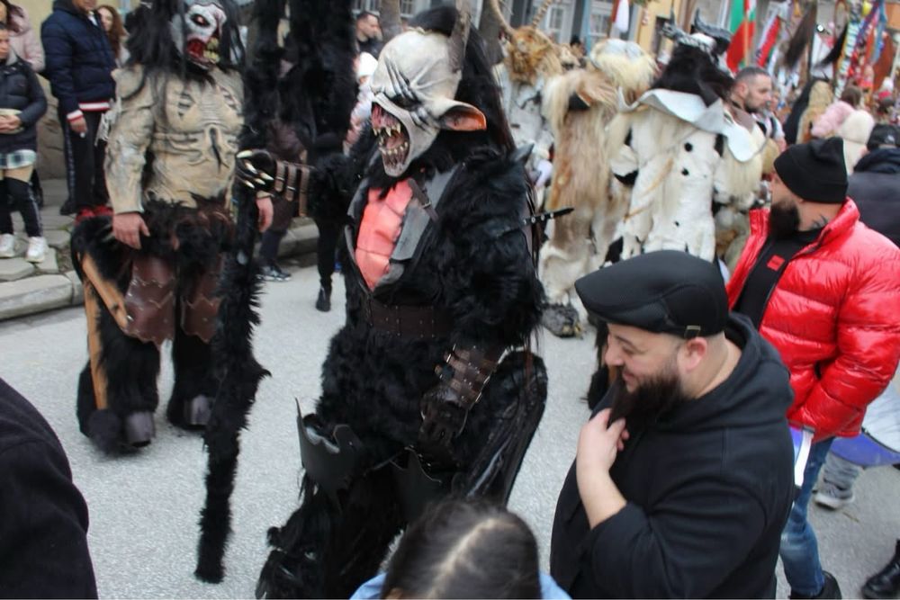 крампус маска светеща