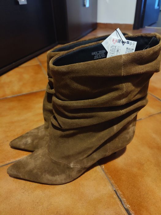 Botine din piele întoarsă ZARA