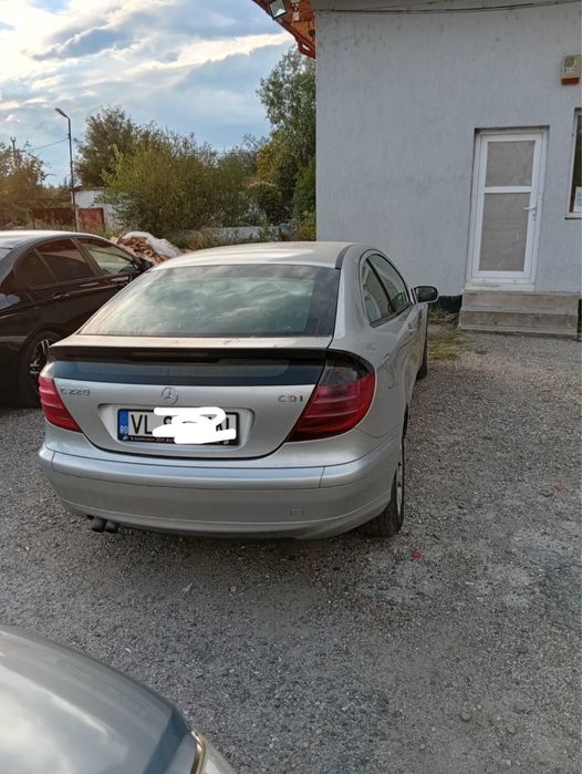 Vând Mercedes C 220