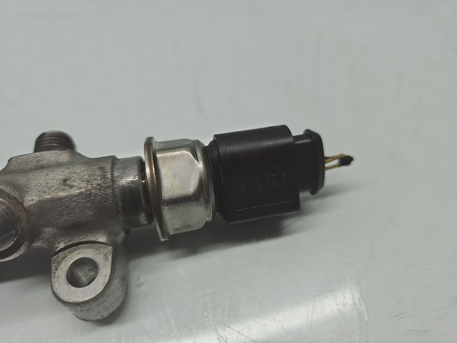Rampa injectoare Volkswagen Golf 7 (5G) [Fabr 2014-prezent] 04L089B 1.