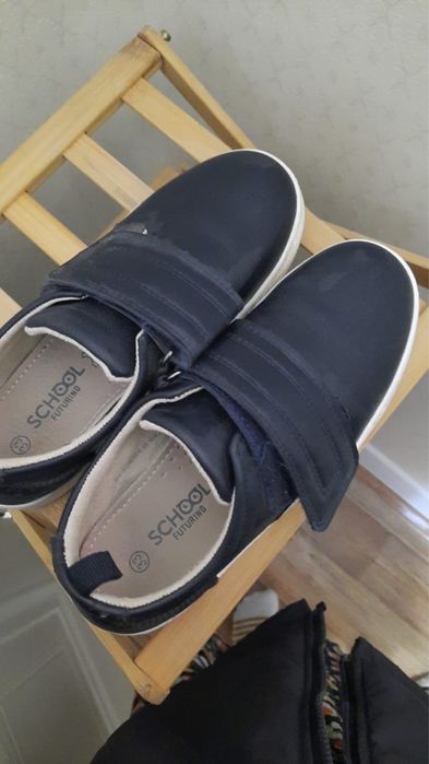 Продаются куртки и детская обувь