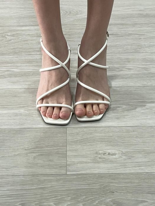 Продам босоножки