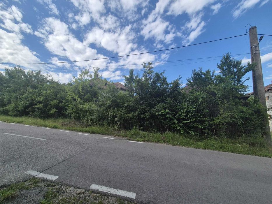 Teren intravilan 4500 mp în Milcoiu - 15 km de Rm.Valcea