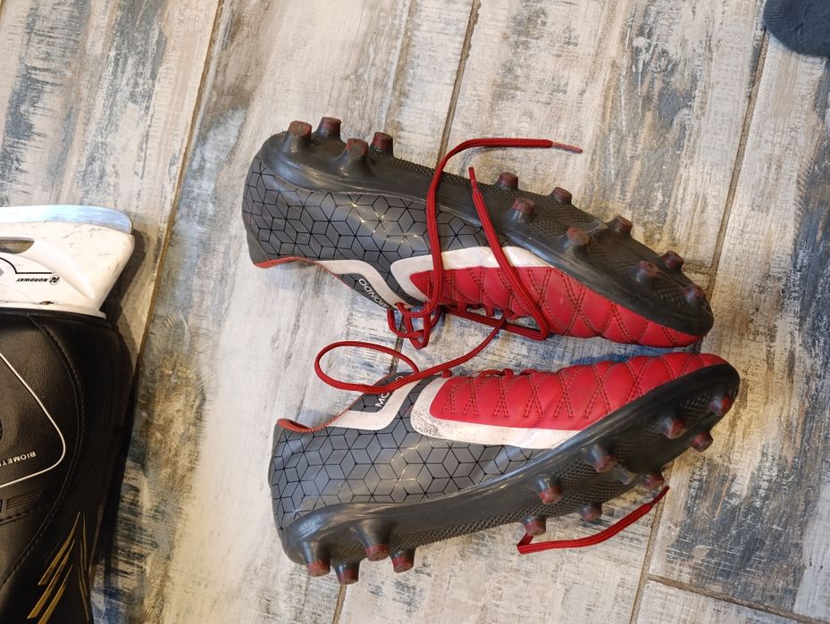 Продам футбольные бутсы