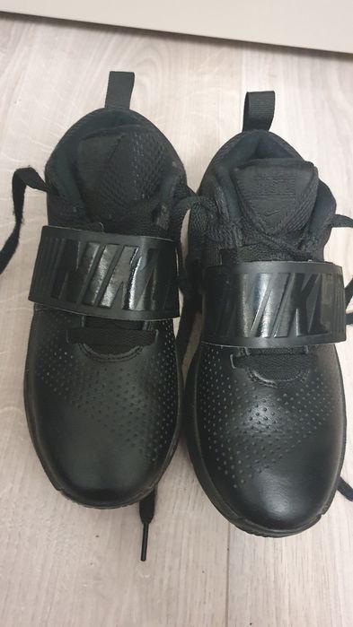 Adidas Nike Team Hustle jr 35 originali ghete baschet